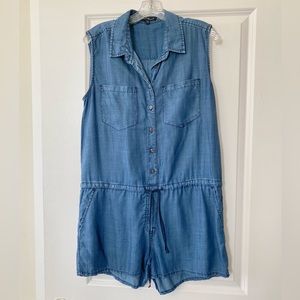 Women’s Velvet Heart Denim Toe Waist Romper - size small